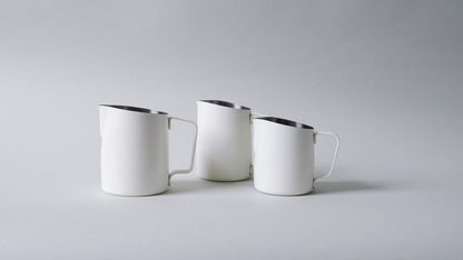 17oz Latte Art Pitcher with Round Tip and Dual Volume Indicator in Matte White