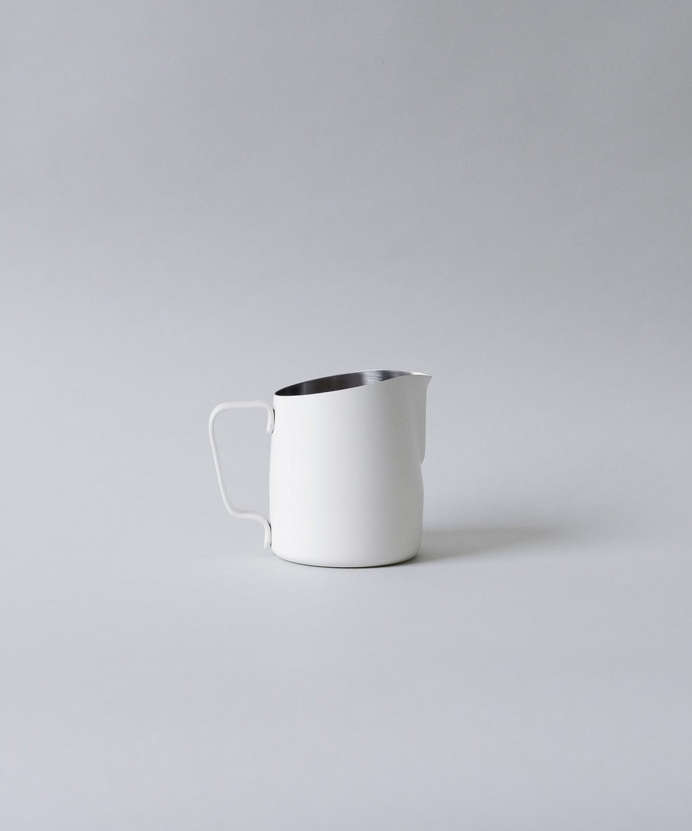 17oz Latte Art Pitcher with Round Tip and Dual Volume Indicator in Matte White