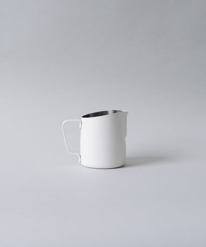 17oz Latte Art Pitcher with Round Tip and Dual Volume Indicator in Matte White