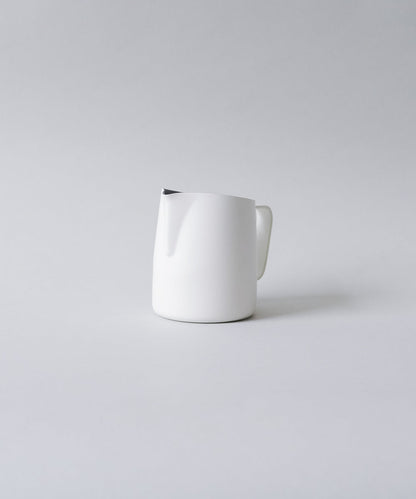 17oz Latte Art Pitcher with Round Tip and Dual Volume Indicator in Matte White