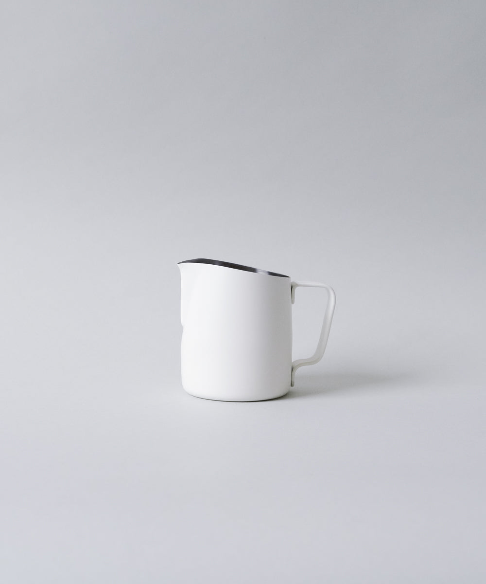 17oz Latte Art Pitcher with Round Tip and Dual Volume Indicator in Matte White