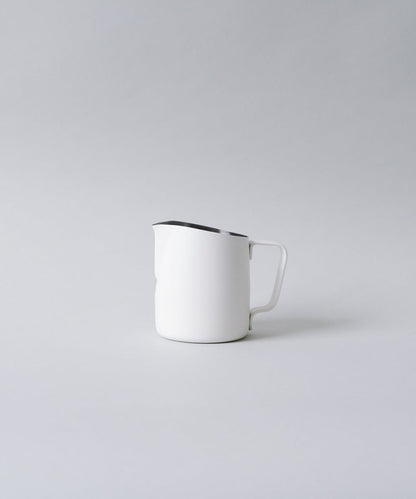 17oz Latte Art Pitcher with Round Tip and Dual Volume Indicator in Matte White